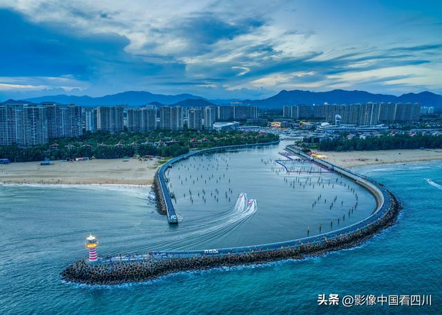 海南陵水：自由灯塔引客来