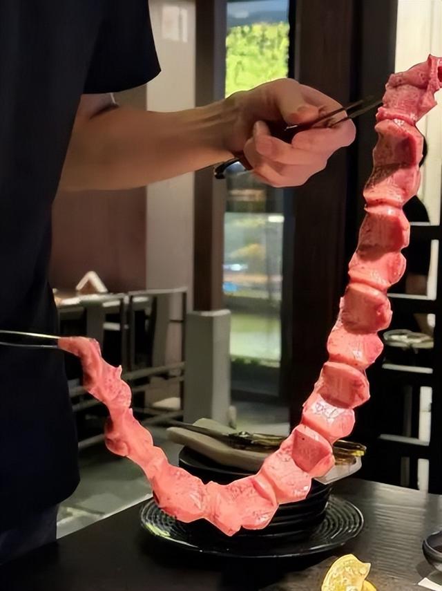 今晚去岗厦吧！“十几元吃饱，几十元吃好”！