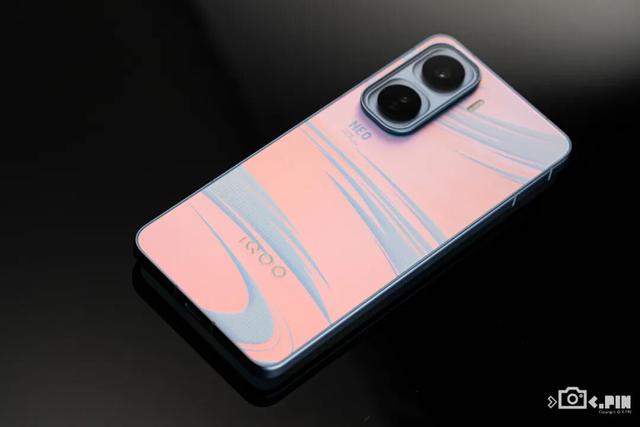 2599买骁龙8至尊版芯片，iQOO还在买芯片送手机