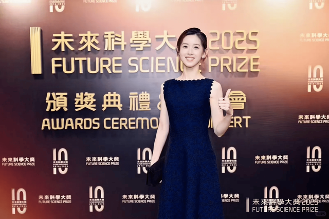 刘强东朋友圈的一句“抱怨”，为何能引爆热搜？