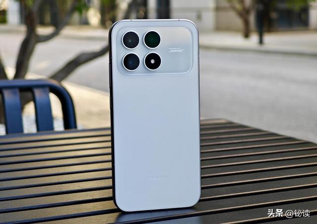 实测REDMI K90：硬核实力重构性能想象