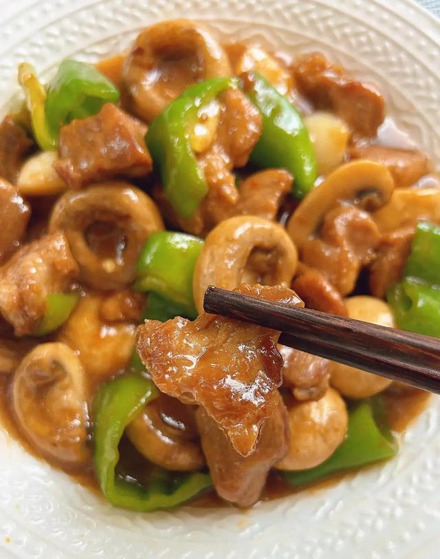 吃一斤它等于吃10只鸡，一降血脂	、二降血糖、三降胆固醇	，别不懂