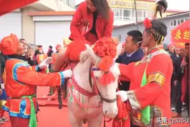 山东男博士毕业后迎娶高中启蒙老师，她教我读书 我教她育人图片