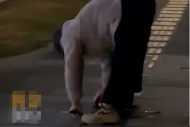 大妈强拆不锈钢盲道后续！已被刑拘，更多细节被扒，网友发现疑点图片