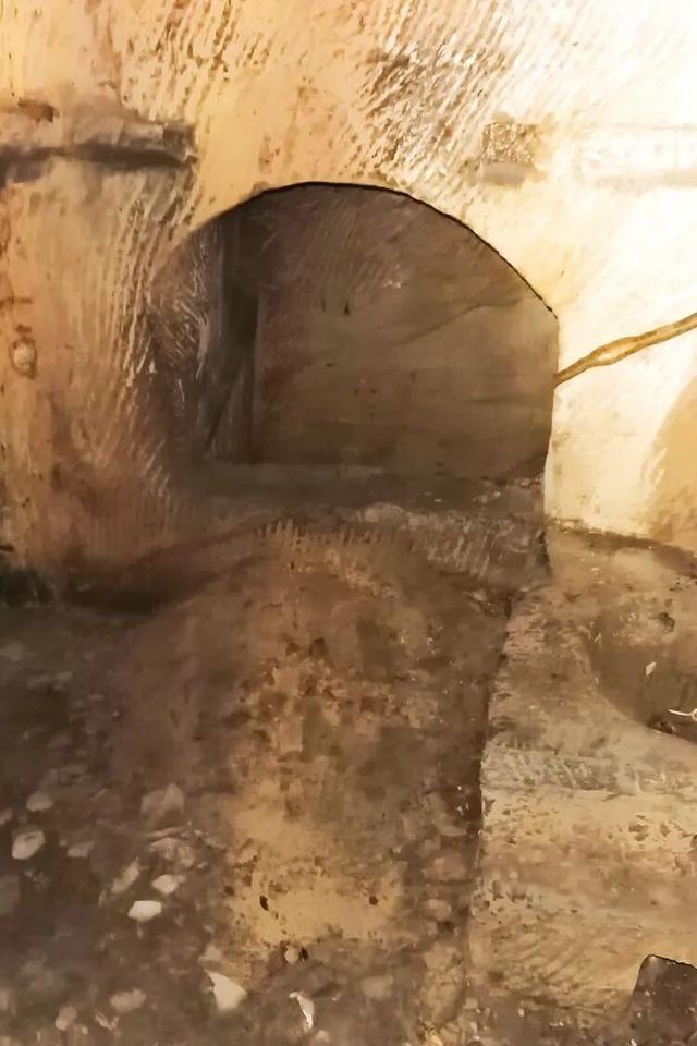重庆沙坪坝发现神秘洞府，满壁文字暗藏玄机，主人疑是避世高人