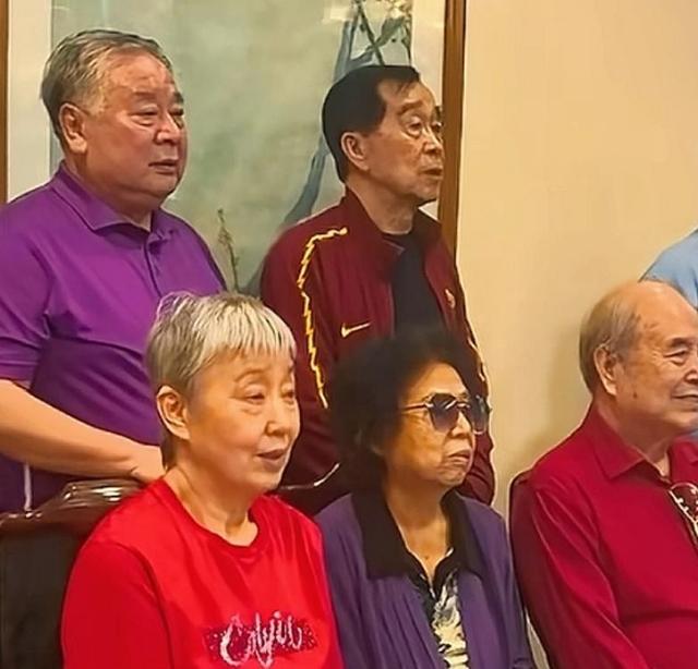 相声界泰斗北京聚会，李国盛坐C位，李金斗赵炎石富宽站二排