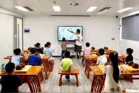 中国第一座专业足球场——虹口足球场图片