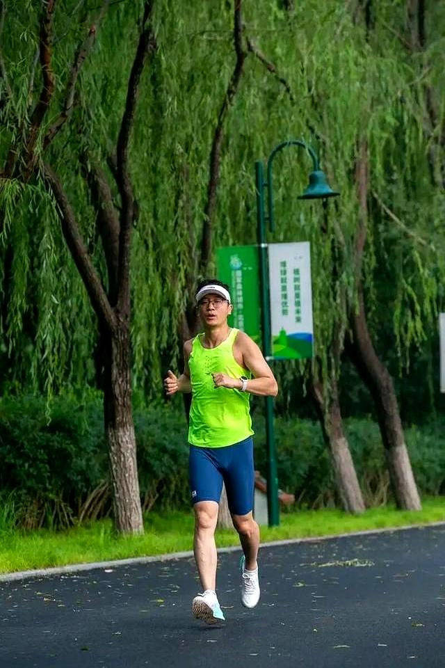 当中年男人开始频繁跑步，不是健身，是这5个“无声告白”！