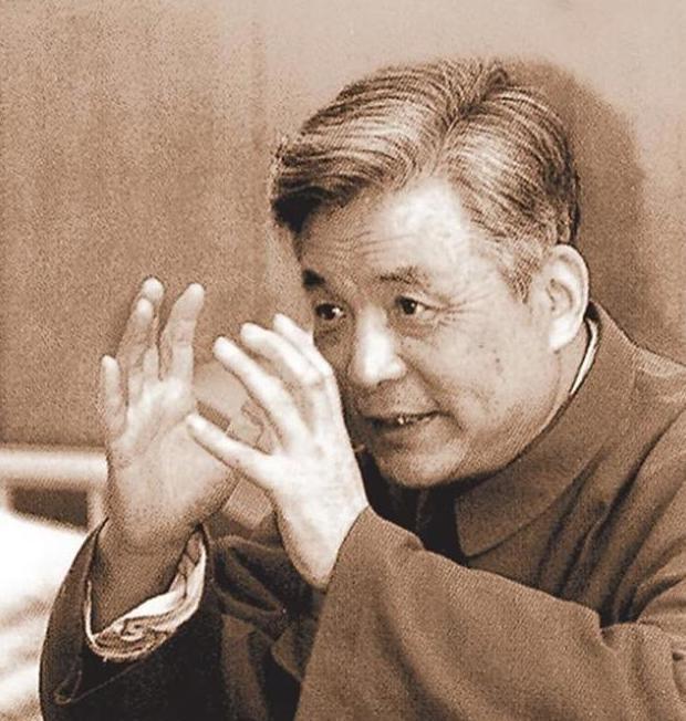 中央军委决定公开邓稼先的身份，许多亲友问许鹿希：他还活着吗？