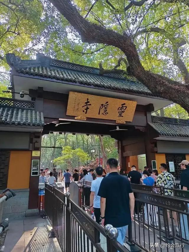 烧一炷香能买个包?灵隐寺75元门票背后的千亿“生意经”