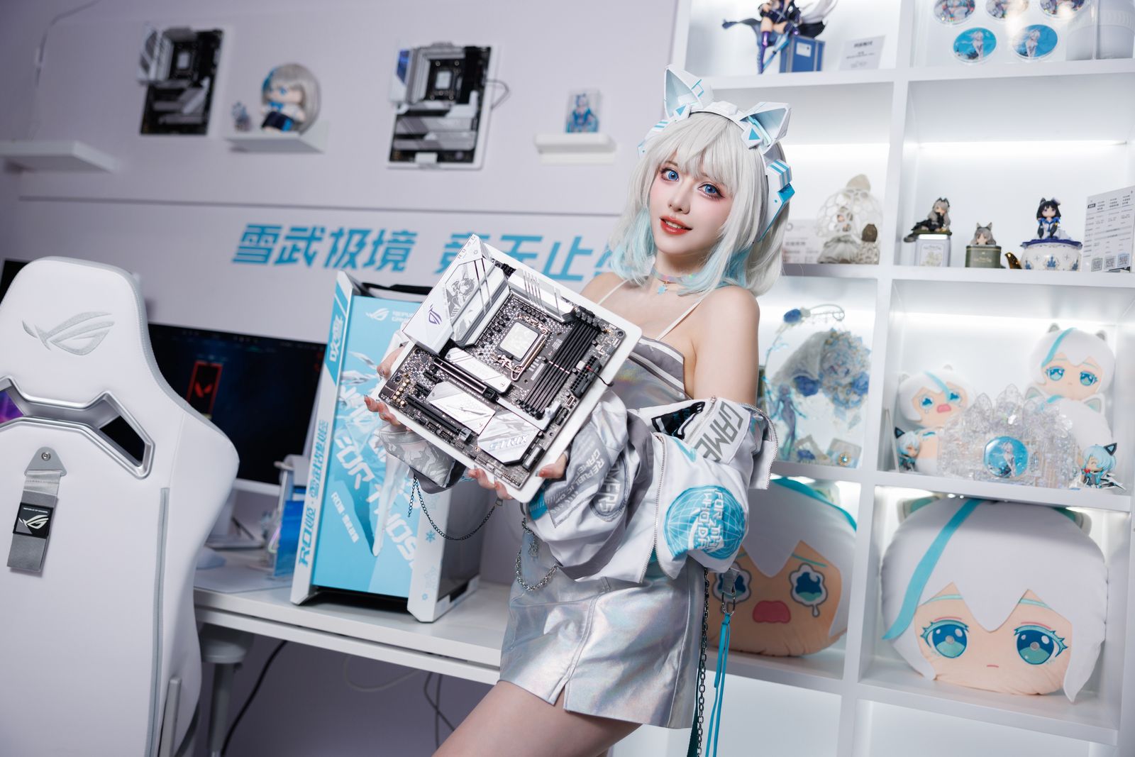 华硕主板惊艳亮相BW2024,跨次元美学引领潮流