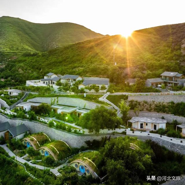 河北最被低估的旅游度假地，品国宴葡萄酒，泡稀有疗养温泉，住长城脚下的千年古村，北京高铁1小时就能直达