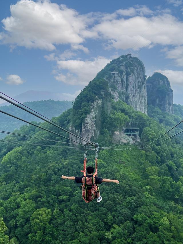 宁波灵岩山上，一座现实版“天空之城”