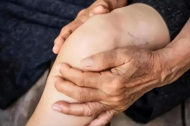 总是“腿抽筋”怎么回事？医生提醒：别大意！需排查3种疾病可能