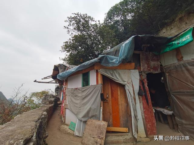 寻找一个最为艰难的躲匪洞，我难到达，土匪也难以到达