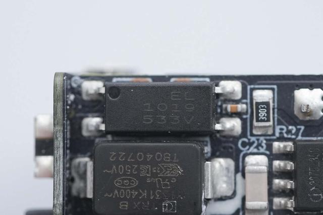 小米新款45W氮化镓小布丁充电器拆解，这些不同点需要注意