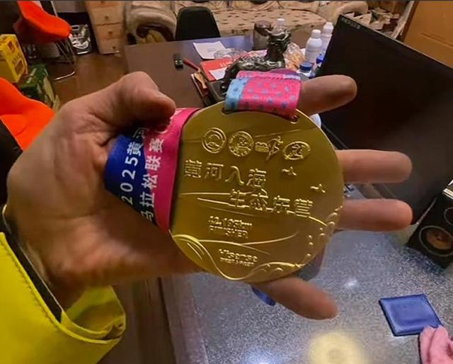 山东跑友张素梅去世，仅55岁，10个月跑40个半马，模样冻龄身材好