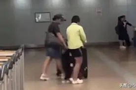 全红婵结束探亲假，连夜飞回北京，队医姐薇全程陪同，被网友偶遇图片