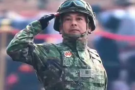 在军营中什么级别的军官才被称为首长？退伍老兵：团级以上称首长图片