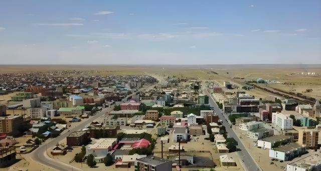 中蒙边境的蒙古国小城，吃中国饭，用中国电，幸福到原地转圈