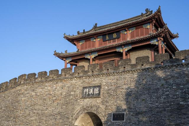 襄阳侠义公交走红，文化的真魅力不必囿于“高大上”