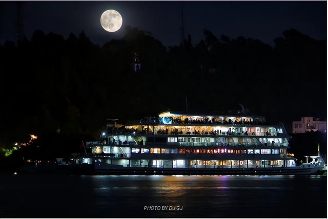 洱海生明月