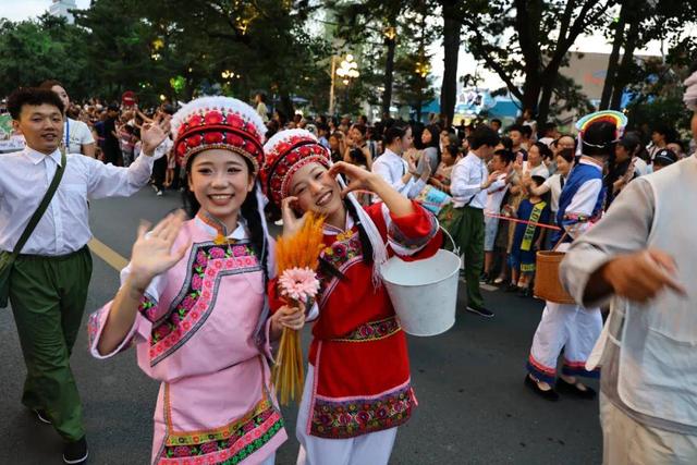 整新活儿！新民大街火的不得了！董宇辉也来了