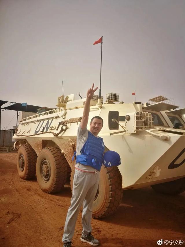 表面是演员，实际是“国际反恐专家”！这位著名老戏骨，隐藏好深