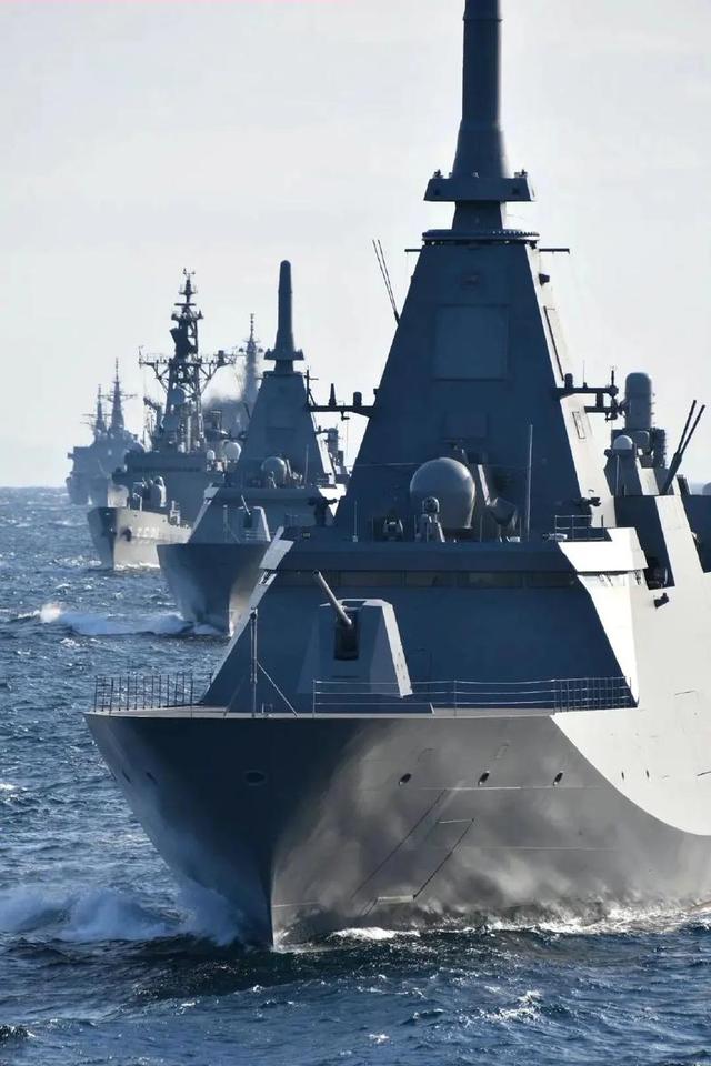 阅兵前日本破防：解放军航母不堪一击，用潜艇封死我军各大军港？