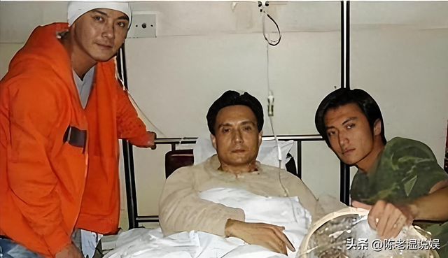 他被谢霆锋打成重伤，发妻6次流产绝情离开，如今街头卖卤肉为生
