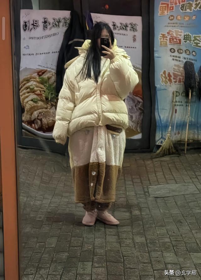 笑不活！天气一冷就穿得很恶心。网友：说的就是我