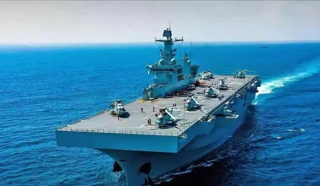 100多艘中国军舰出动，075两栖打击群南下，外军突然就客客气气