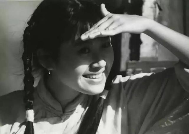 她一生 “风流成性、老少通吃”，撩汉无数，现如今56岁却依旧单身