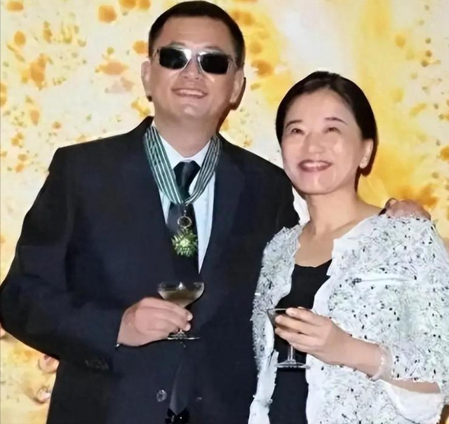 陪睡陪玩都只是开胃菜，目无王法、集体嫖娼，背后的恶心藏不住了