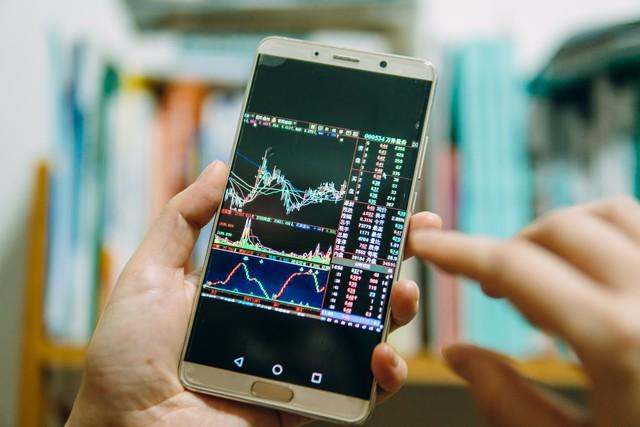 芯片暴涨1332%！寒武纪老板从书生到千亿身家