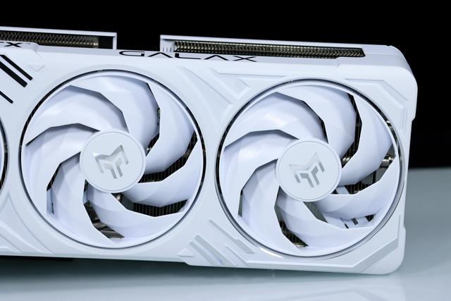 DLSS 4 & 3 有多大提升？影驰 RTX 5080 金属大师 白金版 OC 实测