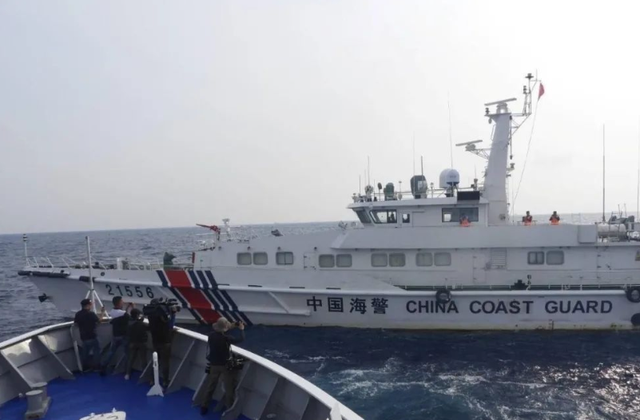 美方盯紧菲方，我国海警全副武装守仁爱礁，这一次新账旧账一起算