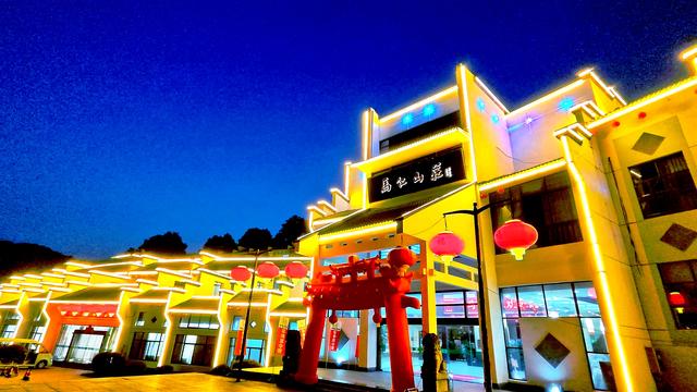 马仁奇峰丨夏荷与奇峰的邂逅……