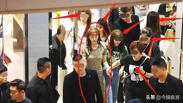 被央视怒批、脑袋空空，德不配位，难怪阅兵从不邀请“流量”明星