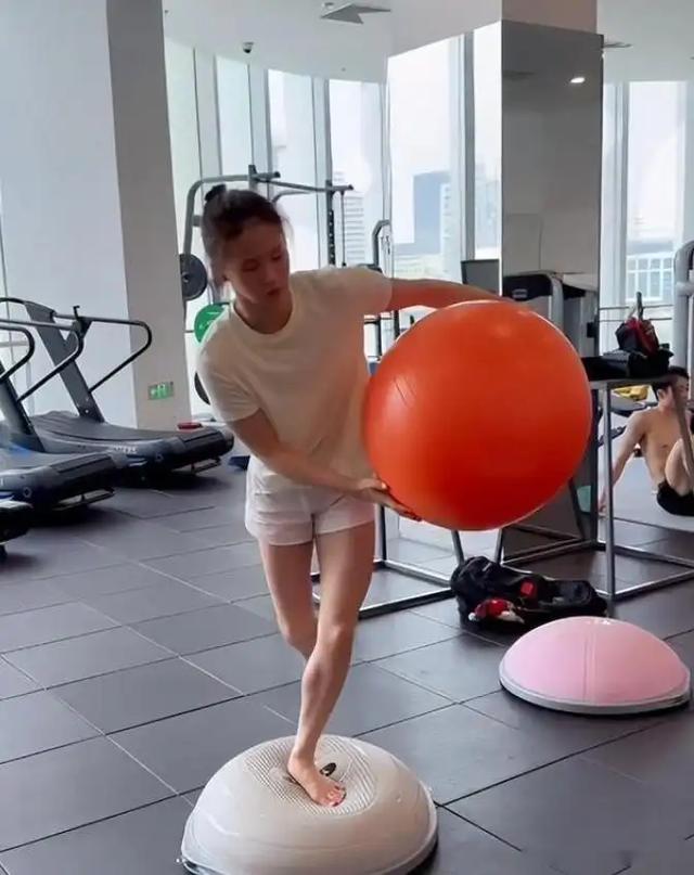 0.9分惜败全红婵后，陈芋汐“躲开”镜头？请允许自己“不完美”