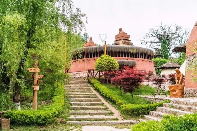 秋华未减，冬景将至，来炎帝影视基地赴一场秋冬的约会吧！