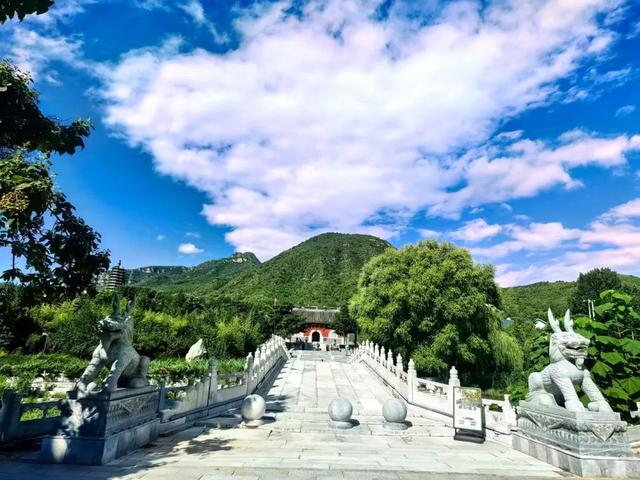 如果夏天有颜色，那么房山是_______