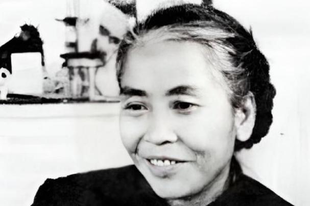 1979年，李敏为母亲贺子珍申请北京住房，却遭批评，公公给她撑腰