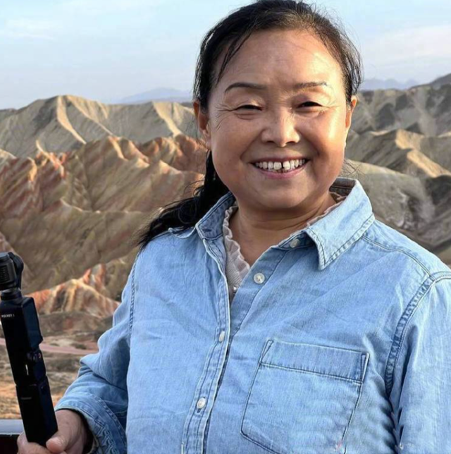 相由心生！61岁苏敏自驾游5年后简直不敢认，网友：这16万花得值