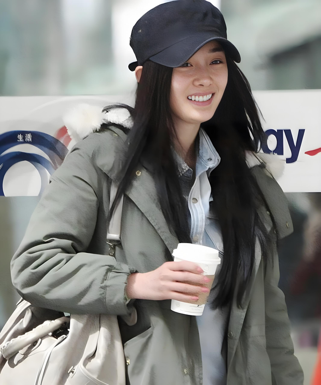 杨幂baby旧照曝光！万万没想到，女明星私下里陪大佬吃饭都是素颜