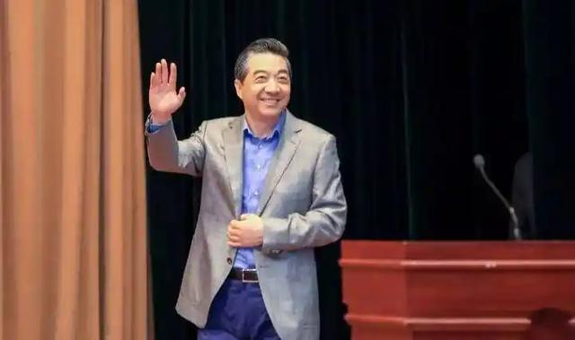 为什么“战略忽悠局局长”张召忠，突然消失了，去哪里了？