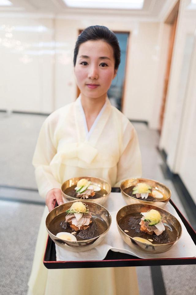 去朝鲜旅游的时候，在平壤高级饭店吃一碗冷面，需要花多少钱？