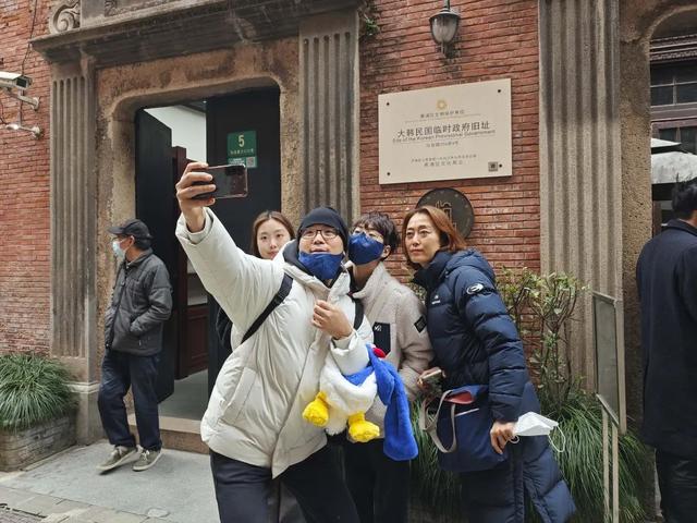 抓住流量变现，第一批来上海的韩国人，已经赚得盆满钵满了