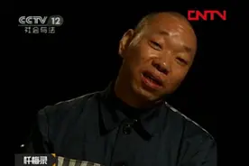 丈夫谎称外出打工，藏在纸箱3天，亲眼目睹妻子和邻居丑事后崩溃图片