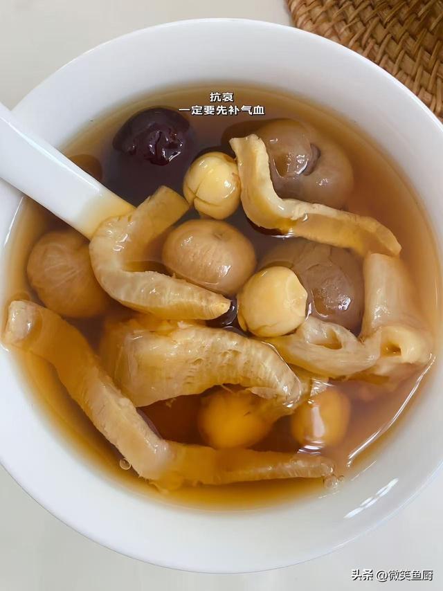 “老得慢”的女人，都爱吃这老三样，建议一周吃2次，比护肤品好